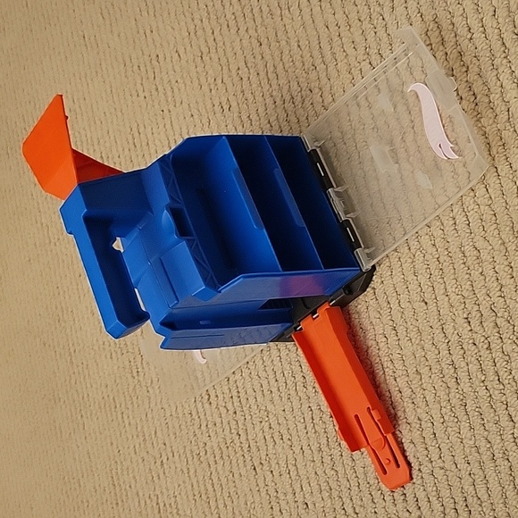 Hot Wheels Toy Car Carrier & Launcher - Picture 3 of 4